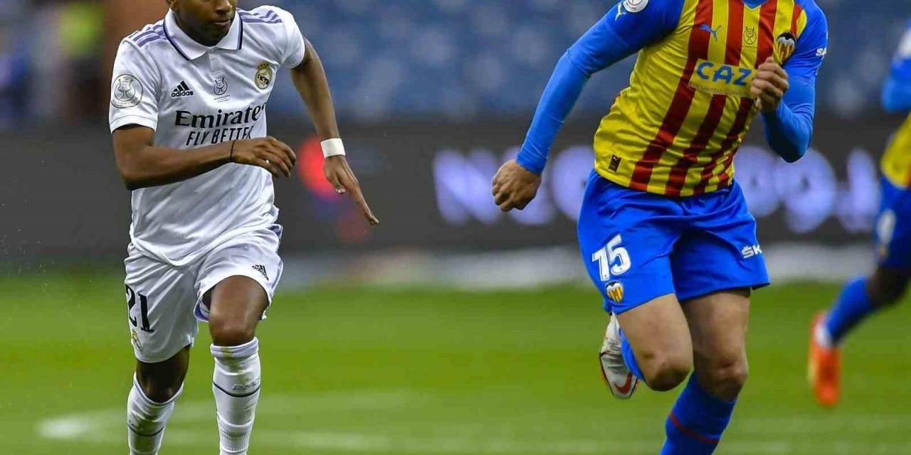 Valencia, Cenk Özkacar’ın Bonservisinin Alındığını Açıkladı