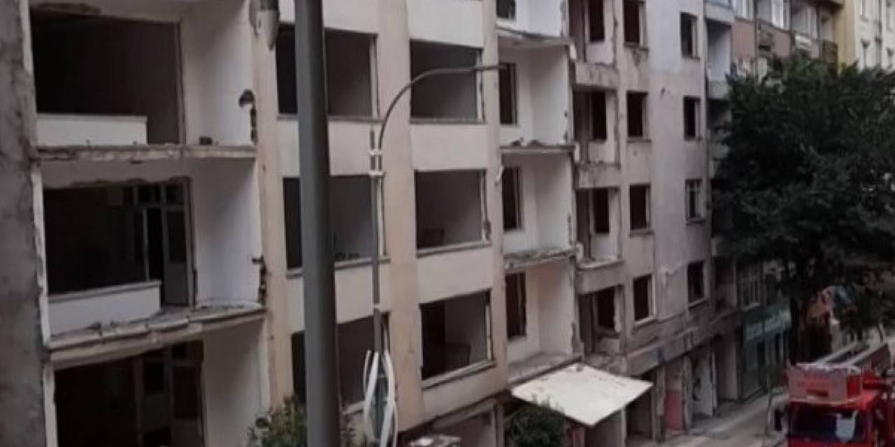 Polisin Saatler Süren İkna Çalışmaları İle İndiği Çatıya Sabah Yeniden Çıktı