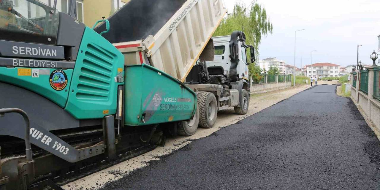 Serdivan’da Sıcak Asfalt Çalışmaları Devam Ediyor
