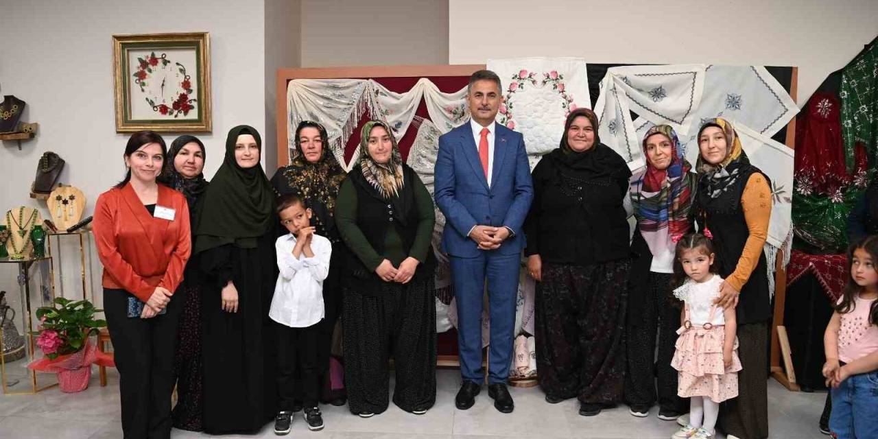 Mamak’ta El Emeği Eserler Görücüye Çıktı