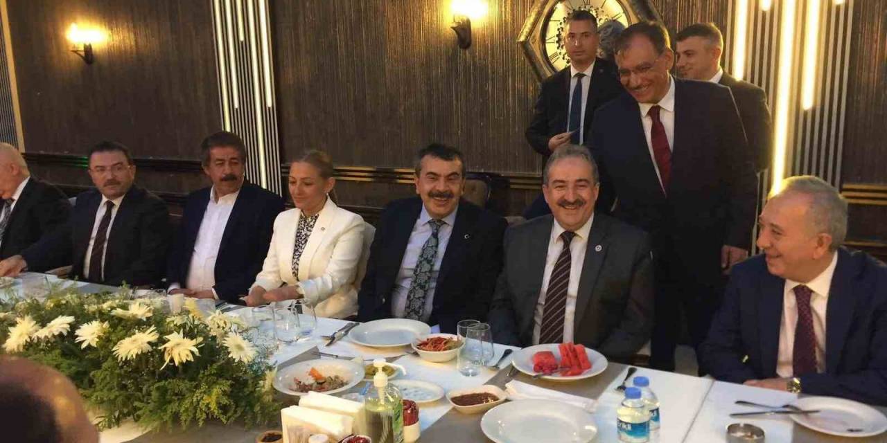 Dadaşlar Ankara’da Yemekte Bir Araya Geldi