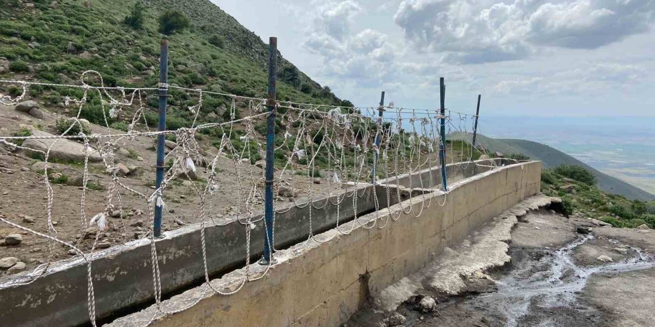 Karaman’da Yılkı Atlarını Yakalamaya Çalışan 2 Kişi Yakaladı