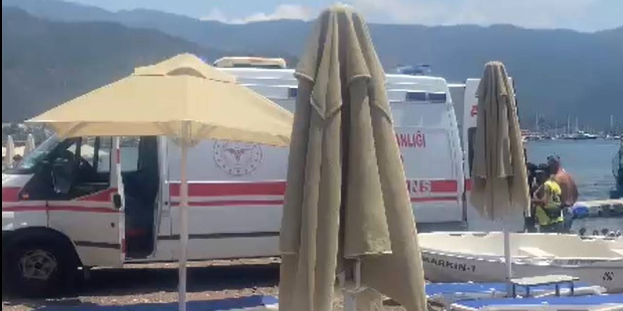 Boğulma Tehlikesi Geçiren Turisti Su Sporu Çalışanları Kurtardı