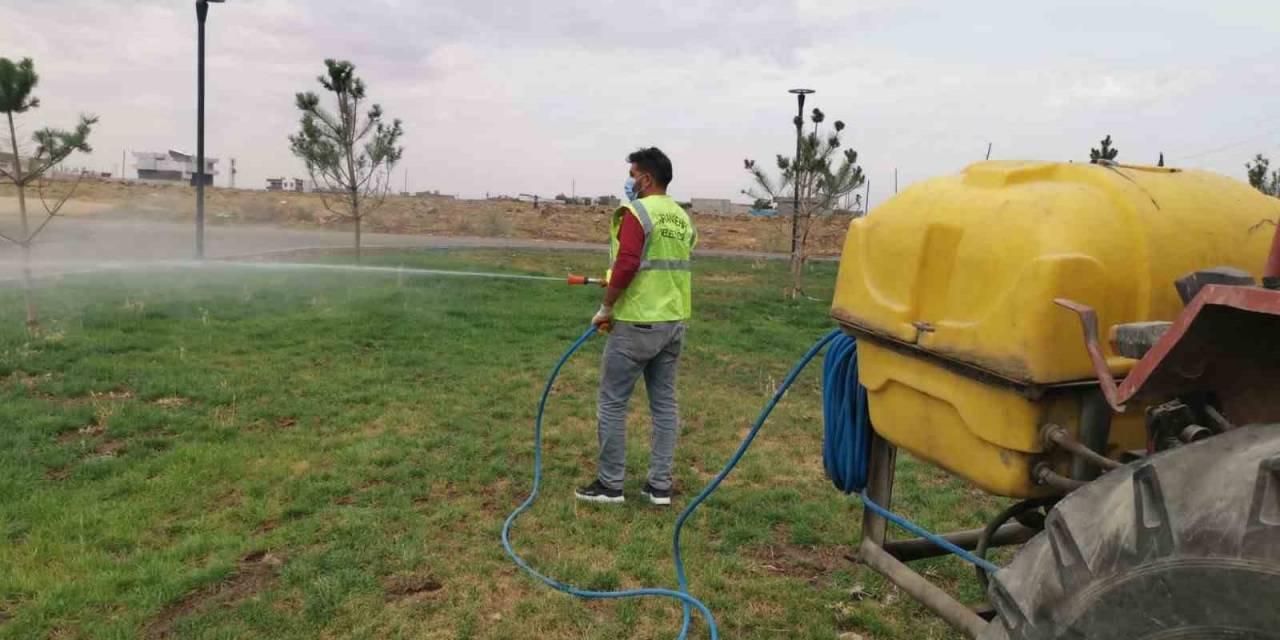 Viranşehir Genelindeki Parklarda İlaçlama Çalışması Sürüyor