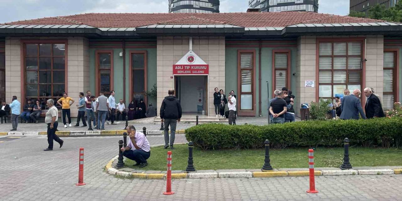 Fatih’te Çıkan Silahlı Kavgada Hayatını Kaybedenlerin Cenazeleri Ailelerine Teslim Edildi