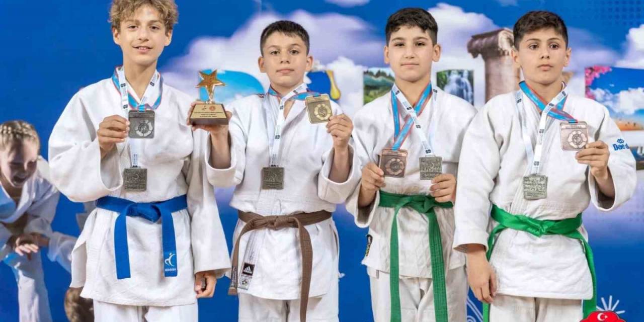 Minik Judocular İlk Kez Katıldıkları Şampiyonadan 7 Madalya İle Döndü