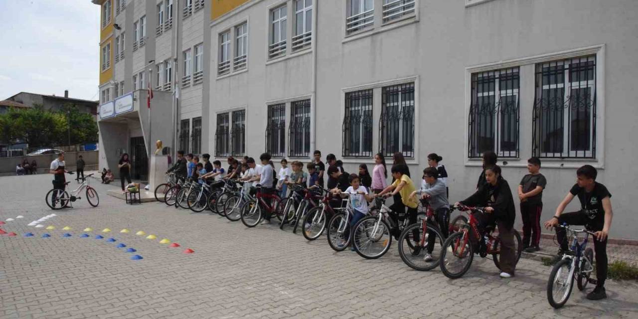 Bilecik Belediyesinden Öğrencilere Bisiklet Eğitimi