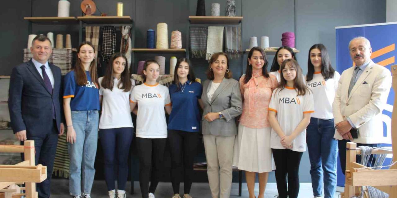 Mba Bursa Özlüce Kampüsünde Dokuma, Tekstil Ve Tasarım Atölyesi Açıldı