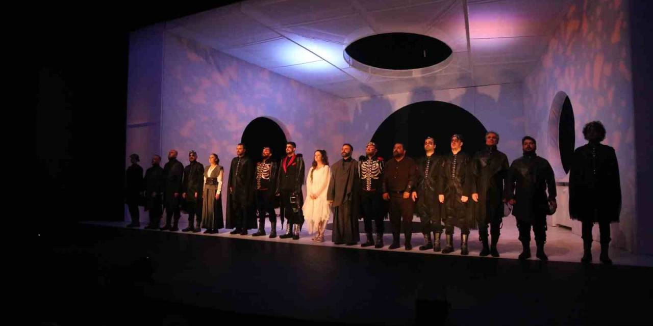 Konya Şehir Tiyatrosu “barsisa” Oyununu Bu Kez Denizli’de Sahnelendi