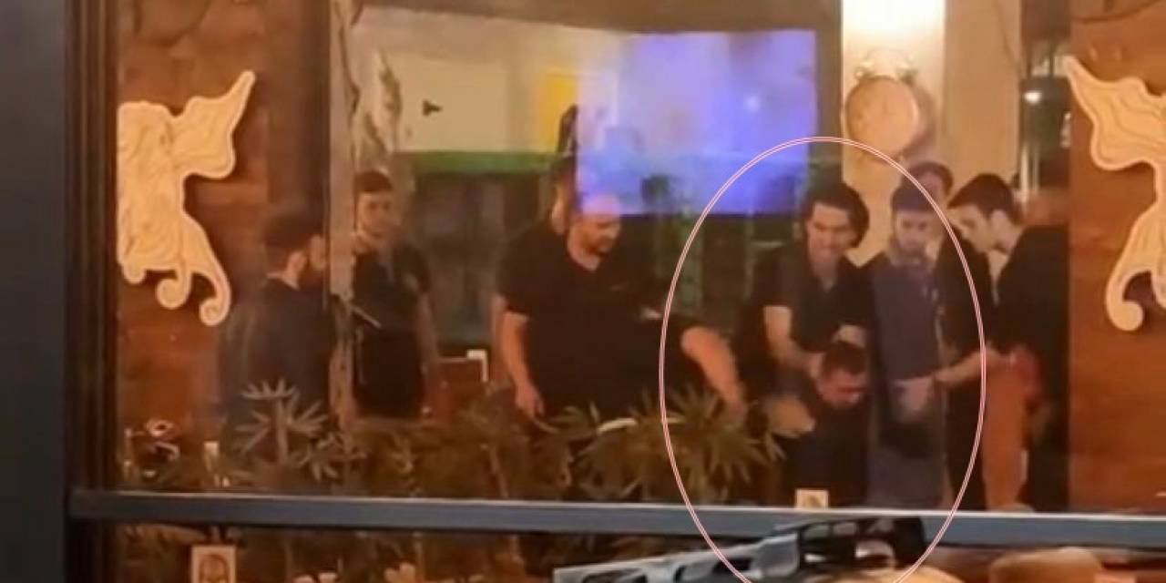 Alkollü Girdiği Kafede Kadına Zorluk Çıkarınca Yaka Paça Dışarı Atıldı