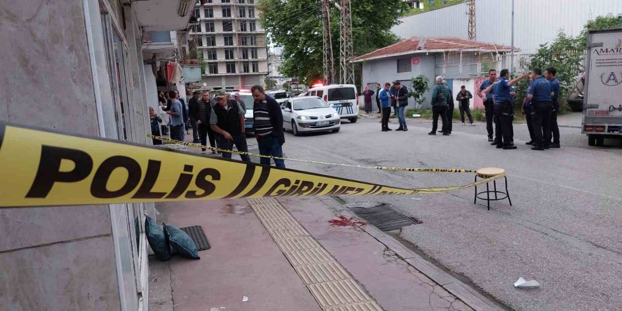 İş Yerinin Önünde Uğradığı Silahlı Saldırıda Ağır Yaralandı