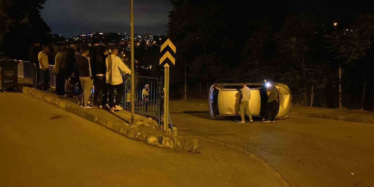 Kontrolden Çıkan Otomobil Sokağın Ortasına Yan Yattı