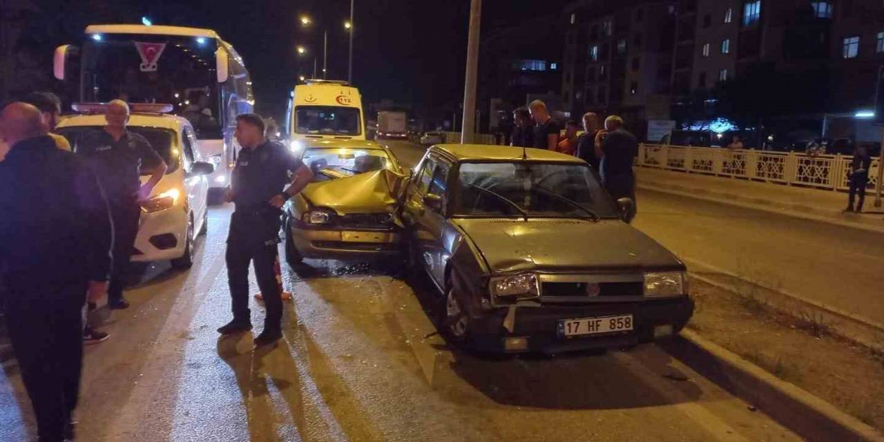 Ezine’de Zincirleme Trafik Kazası