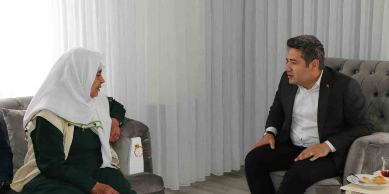 Kaymakam Özçelik, Şehit Ailesini Ziyaret Etti