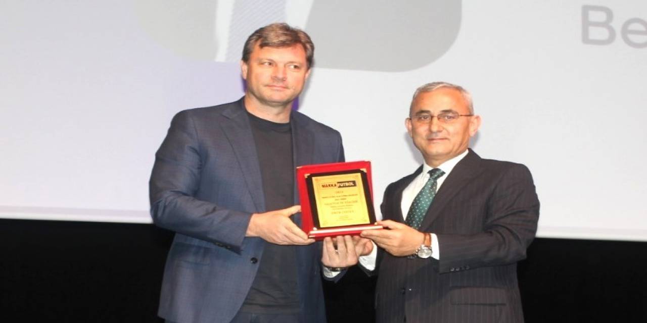 Alim Işık’a ’yılın Belediye Başkanı’ Ödülü