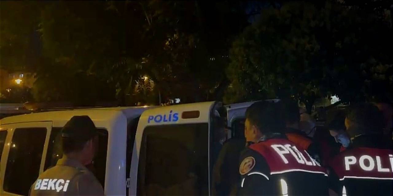 Kadın Kılığında Dolaşan Erkek Yakalandı