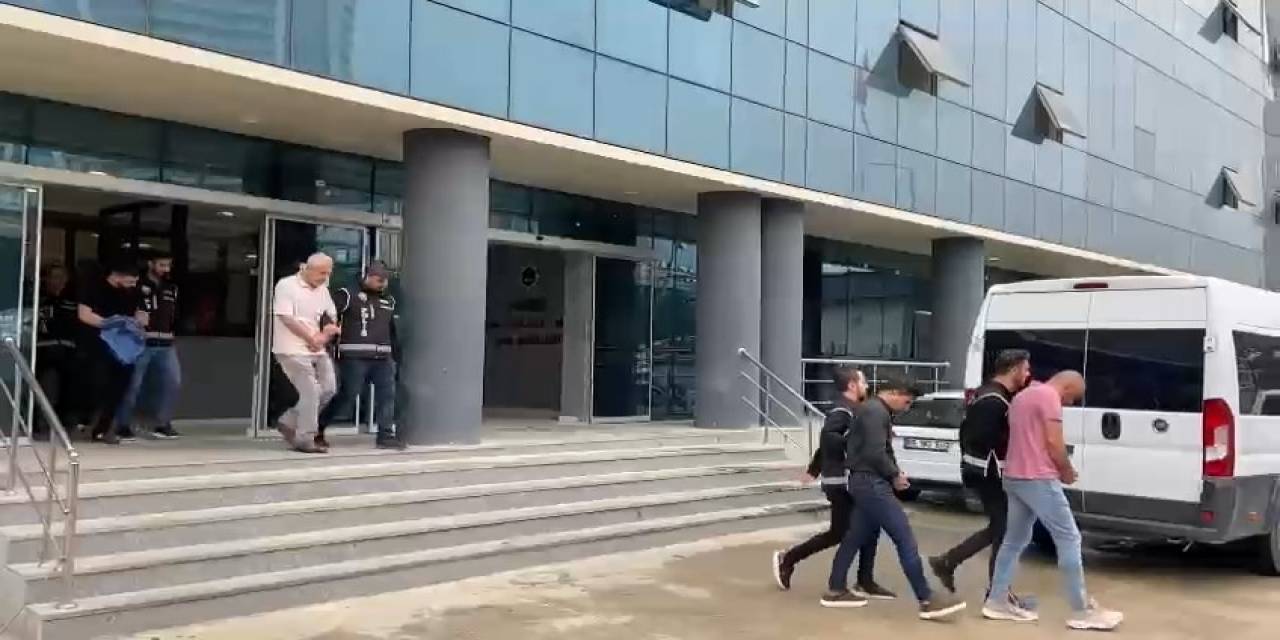 Sahte Kimlikle Yedieminden Aldıkları Araçları Parçalayıp Sattılar, Polisin Operasyonuyla Yakalandılar