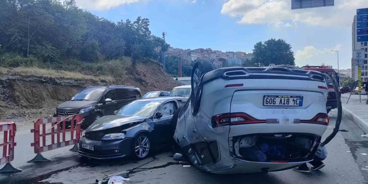 Kağıthane’de İki Aracın Karıştığı Kazada 5 Kişi Yaralandı