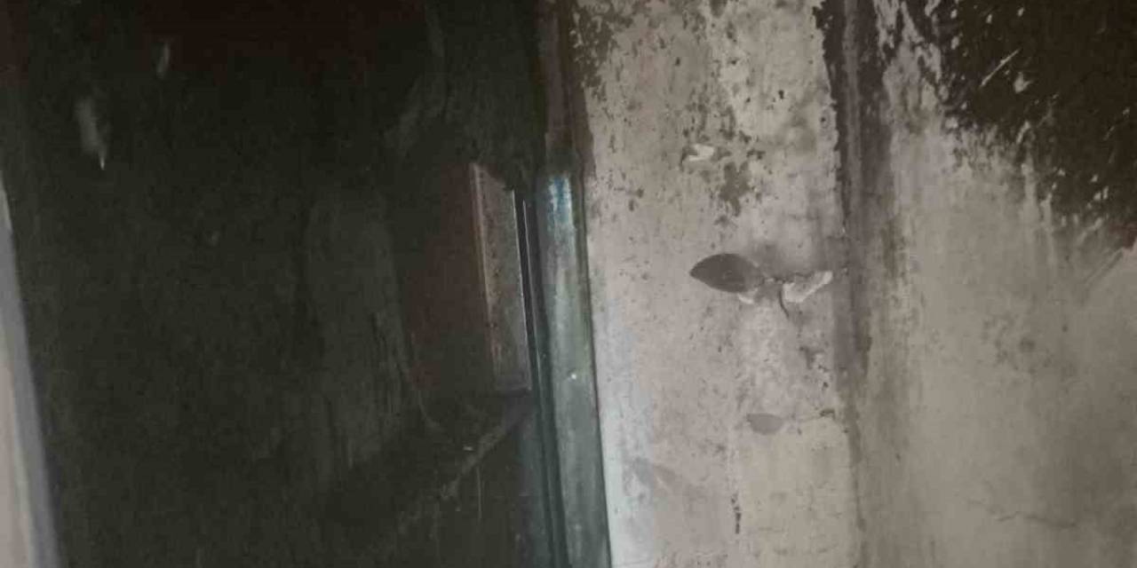 Elektrik Panosundan Çıkan Yangını İtfaiye Ekipleri Söndürdü