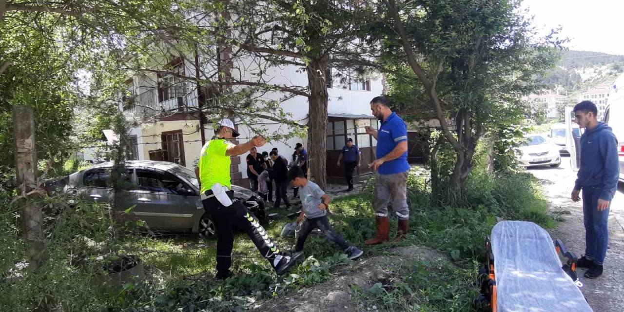 Bolu’da Kontrolden Çıkan Otomobil Bahçeye Daldı: 1 Yaralı