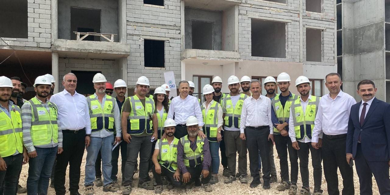 Bakan Yerlikaya, Kalıcı Deprem Konutlarını İnceledi