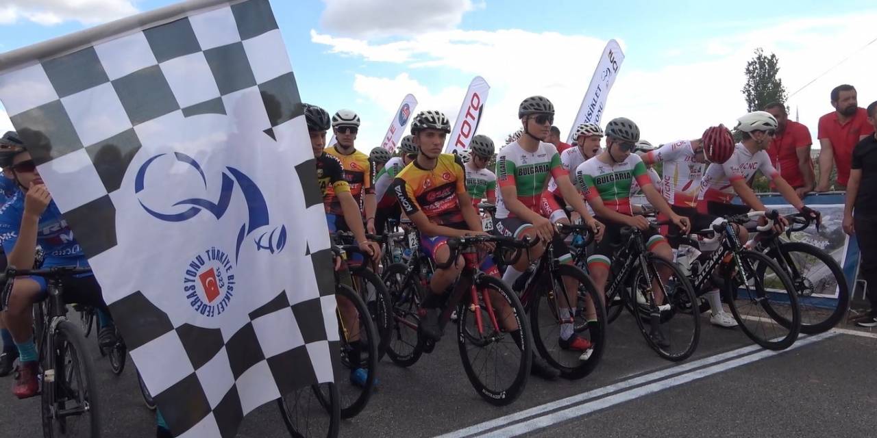 Uluslararası Road Race Kırıkkale 2.2 Ucı Bisiklet Yarışları Devam Ediyor