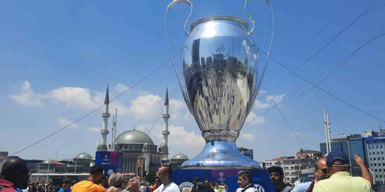 Uefa Şampiyonlar Ligi Finali’ne Saatler Kala Taksim’de Coşkulu Görüntüler