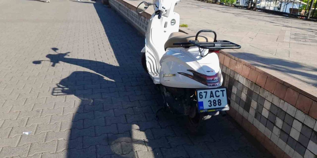 Motosiklet Yayaya Çarptı