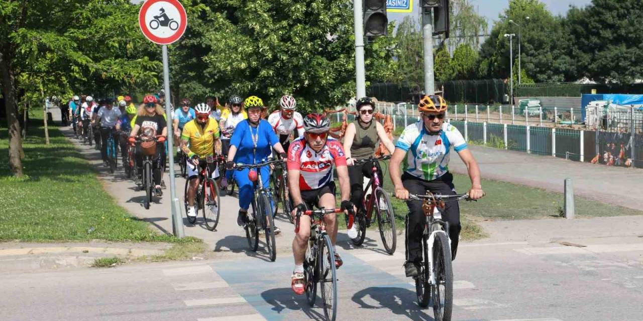 Çevre Temizliğine Bisiklet Turuyla Dikkat Çektiler