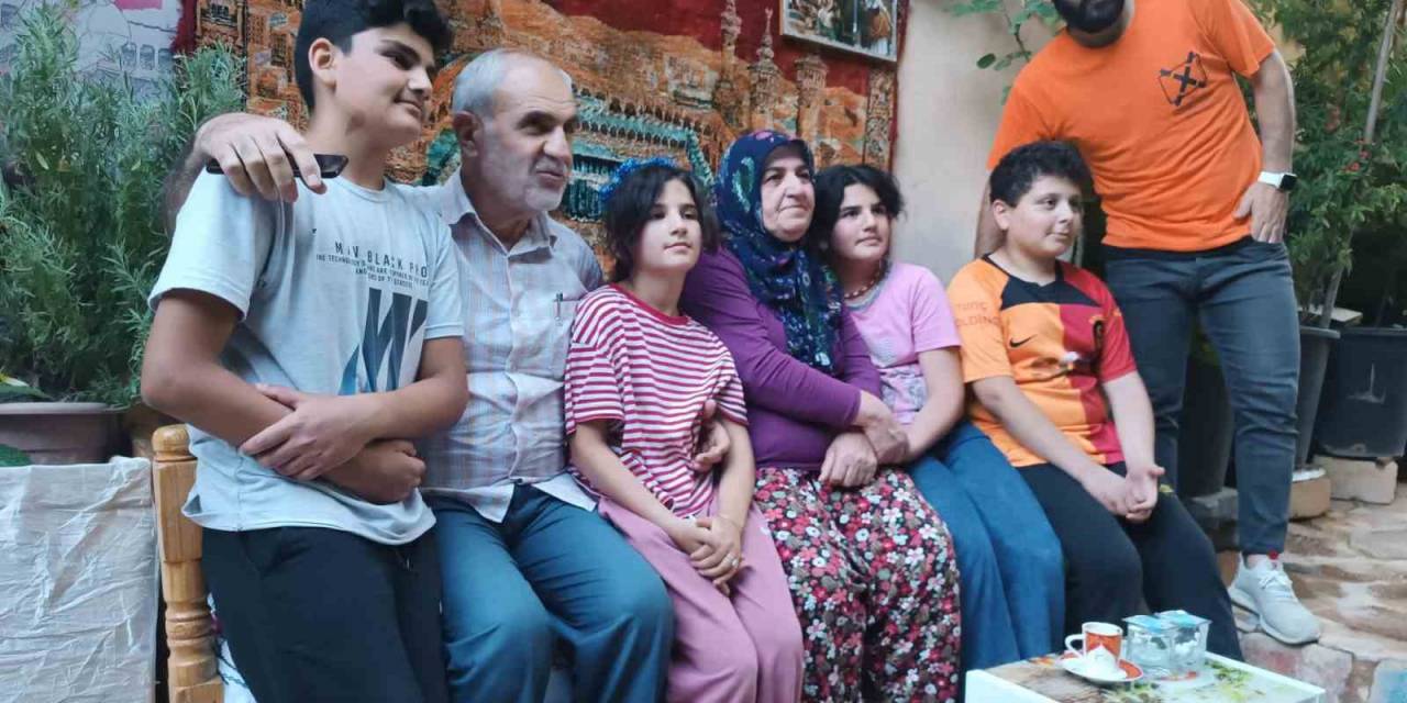 Mardinli Çift Kaybettikleri Evladının Acısını Yaşadıkları Sokağı Yeşillendirerek Unutmaya Çalışıyor