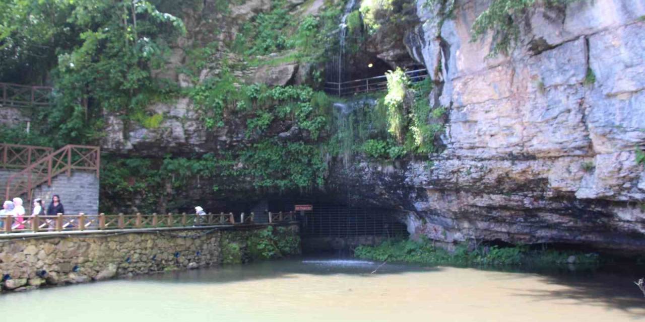 Dünyanın En Uzun İkinci Mağarasına Arap Turist Akını