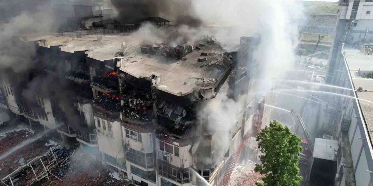 Başakşehir’de İş Hanındaki Yangını Söndürme Çalışmaları Havadan Görüntülendi