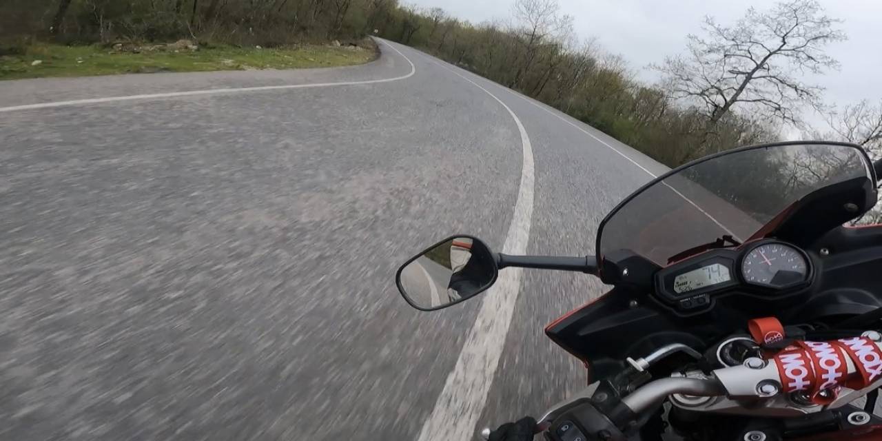 İstanbul’da Motosikletlinin Ölümden Döndüğü Kaza Kamerada