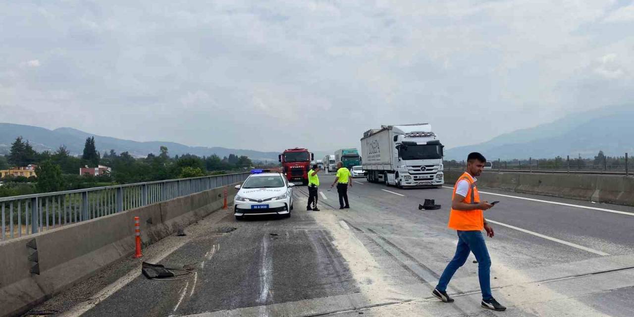Osmaniye’de Dorsesinde Pirinç Taşıyan Tır Otoyolda Devrildi