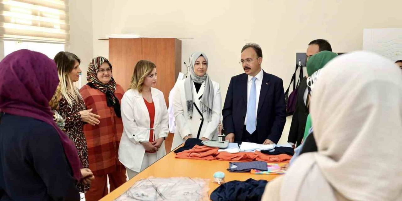 Vali Kızılkaya, Kursiyerler İle Bir Araya Geldi