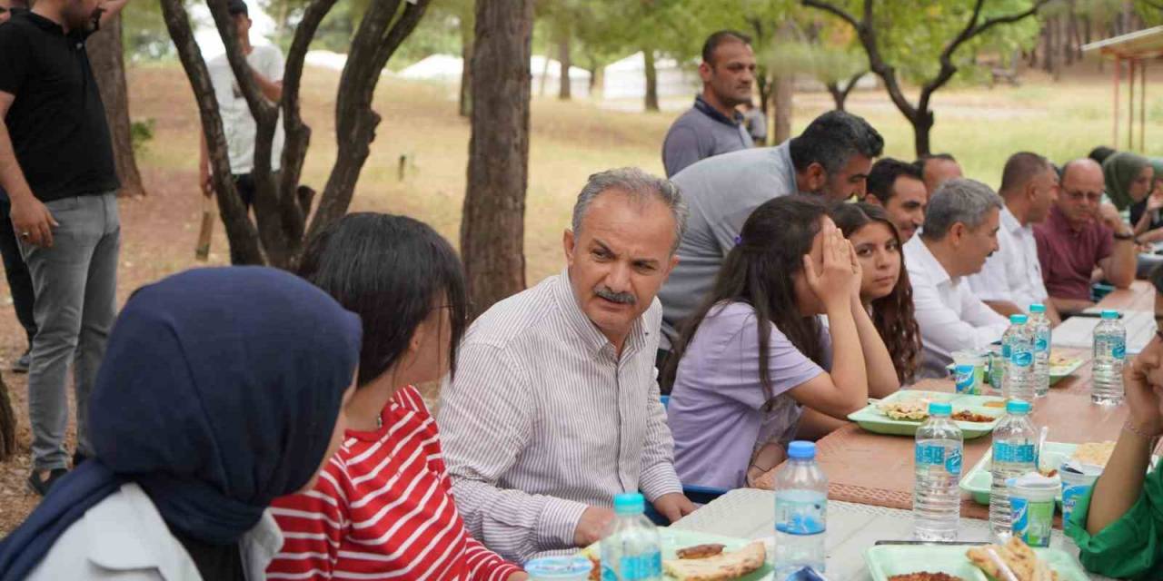 Depremzede Öğrencilere Moral Etkinliği