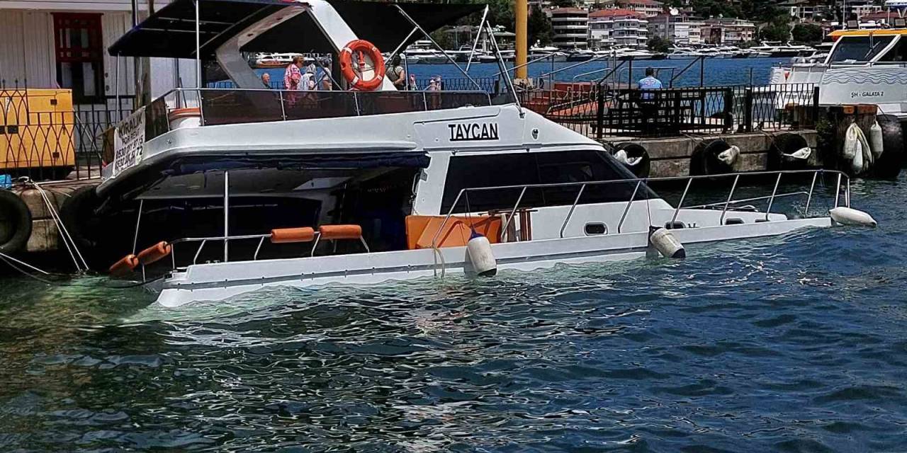 Boğaz Gezisinde Su Alan Yat, Bebek İskelesine Yanaştı