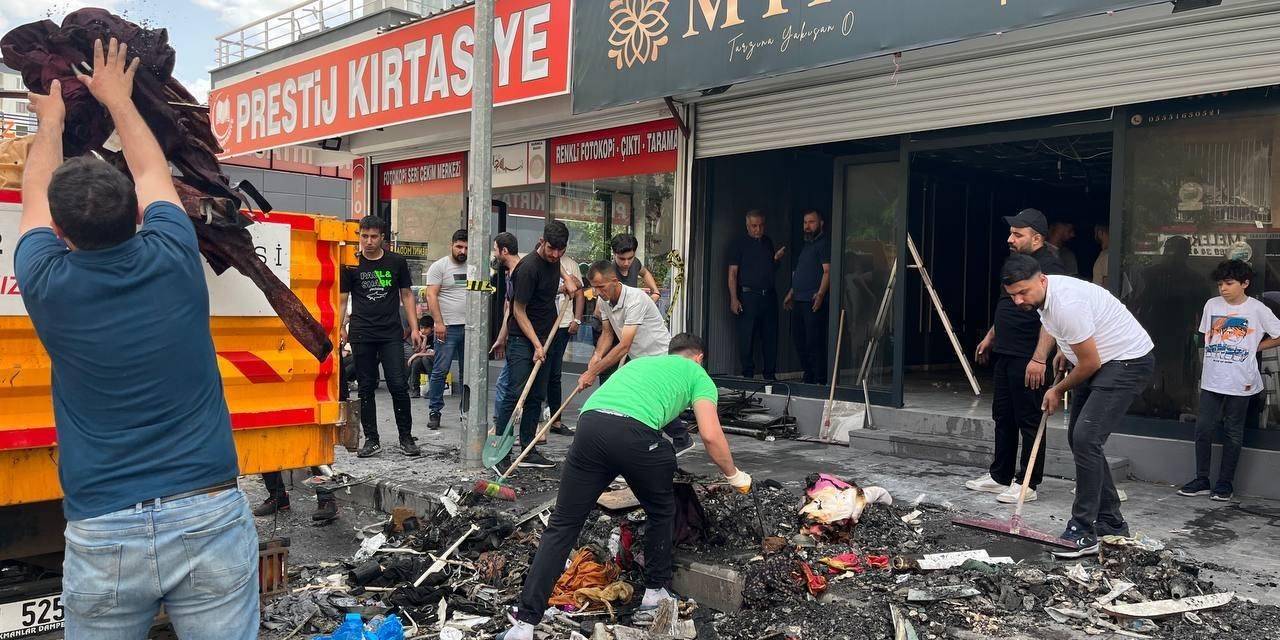 Sigara İzmaritinden Çıktığı Değerlendirilen Yangın Mağazayı Küle Çevirdi