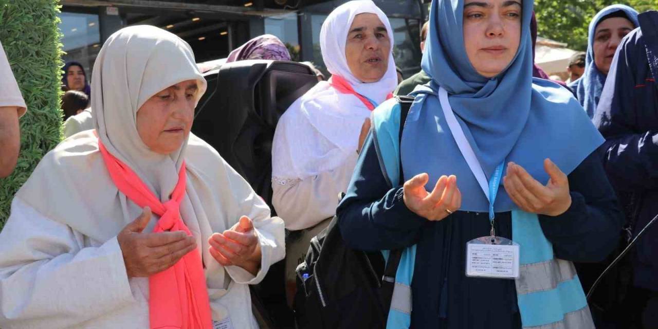 Deprem Bölgesi Malatya’dan İlk Hac Kafilesi Dualarla Uğurlandı