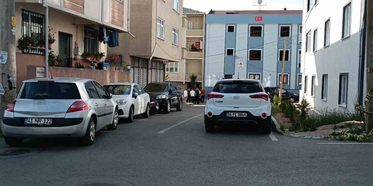 Camları Silerken 4. Kattan Düşen Kadın Hayatını Kaybetti