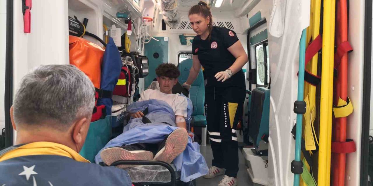 “Ne Bakıyorsun” Deyip 2 Genci Bıçakladılar