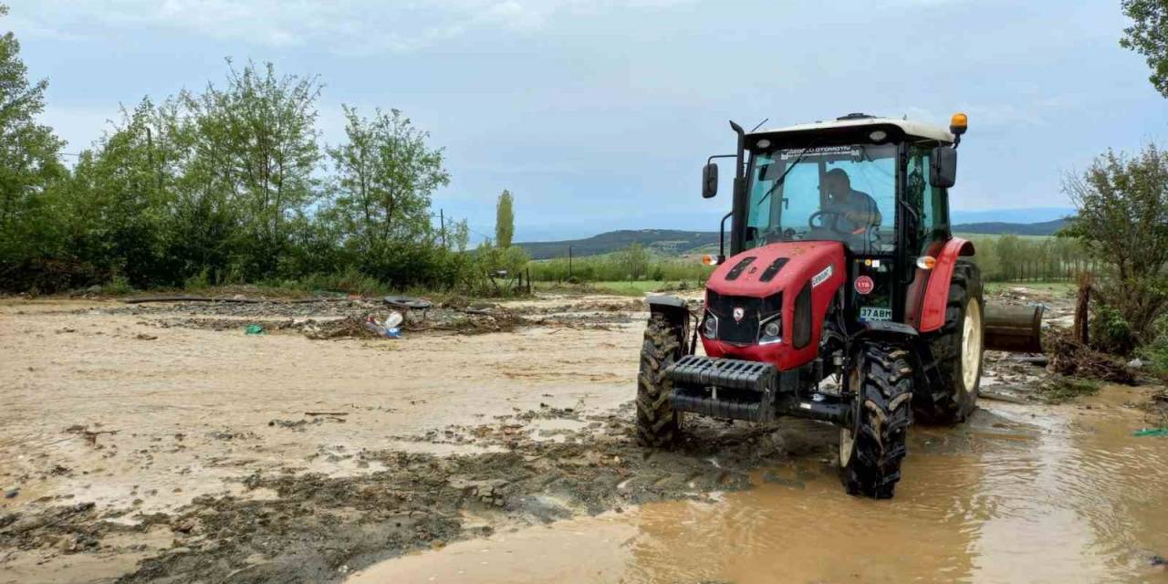 Kastamonu’da Sağanak Sel Ve Su Baskınlarına Neden Oldu