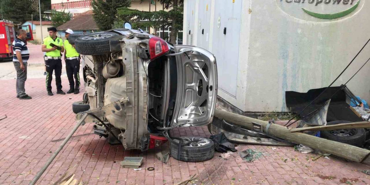 Ehliyetsiz Sürücü Otomobiliyle Takla Attı: 4 Yaralı