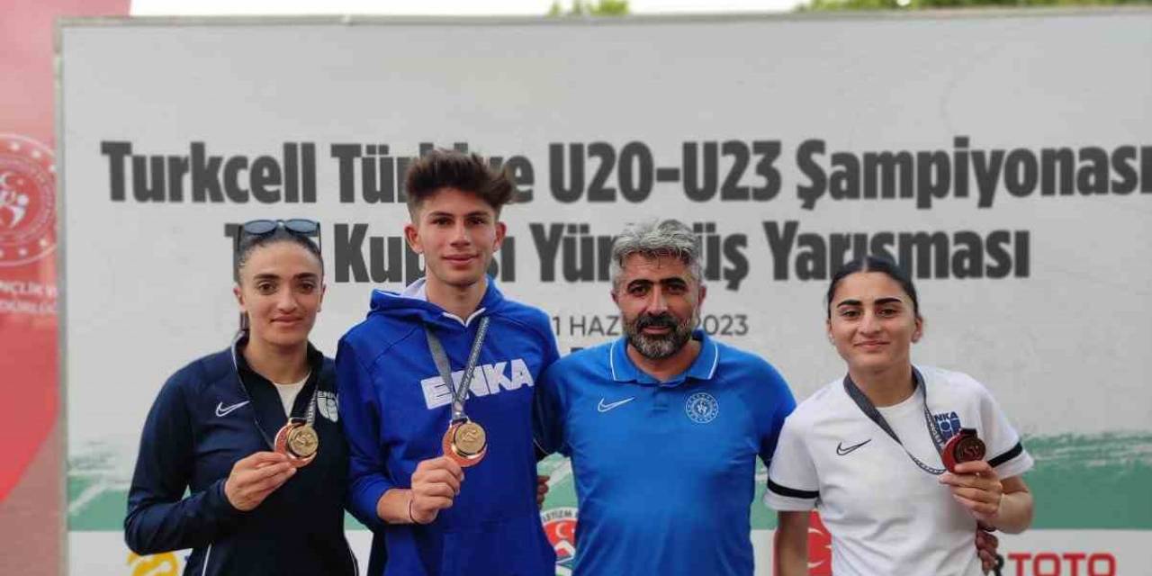 Karslı Atletler Madalyaları Topladı