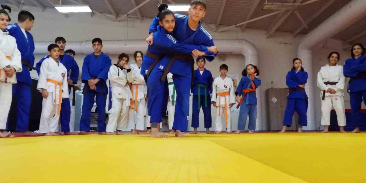 Balkan 2’incisi Kepezli Elif