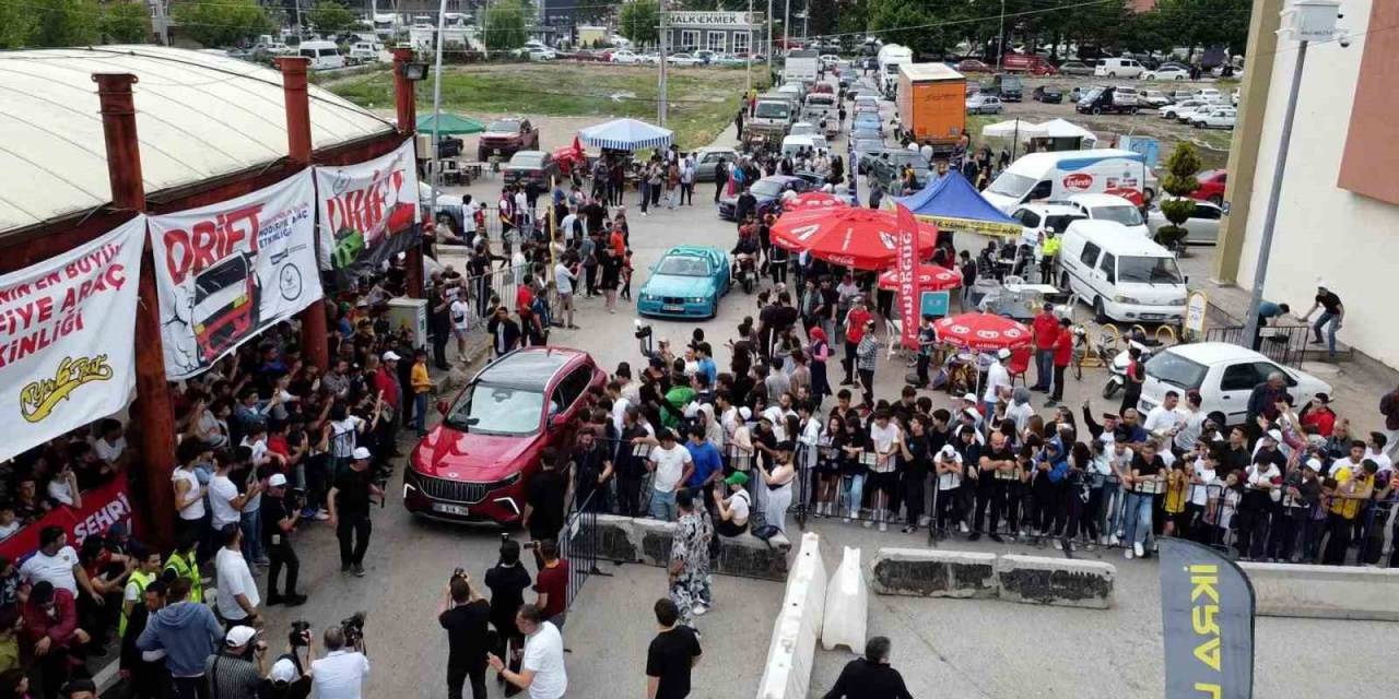 Modifiye Araç Festivali’nde Sokaklar Doldu Taştı