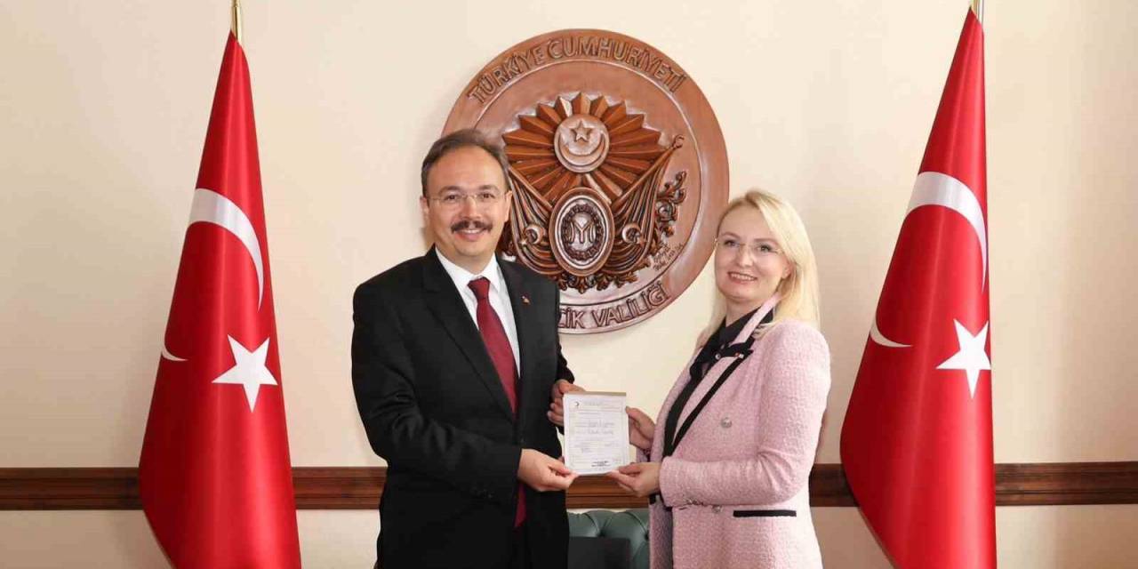 Vali Kızılkaya, Türk Kızılay’ı Bilecik Şube’sine Kurban Bağışı Yaptı