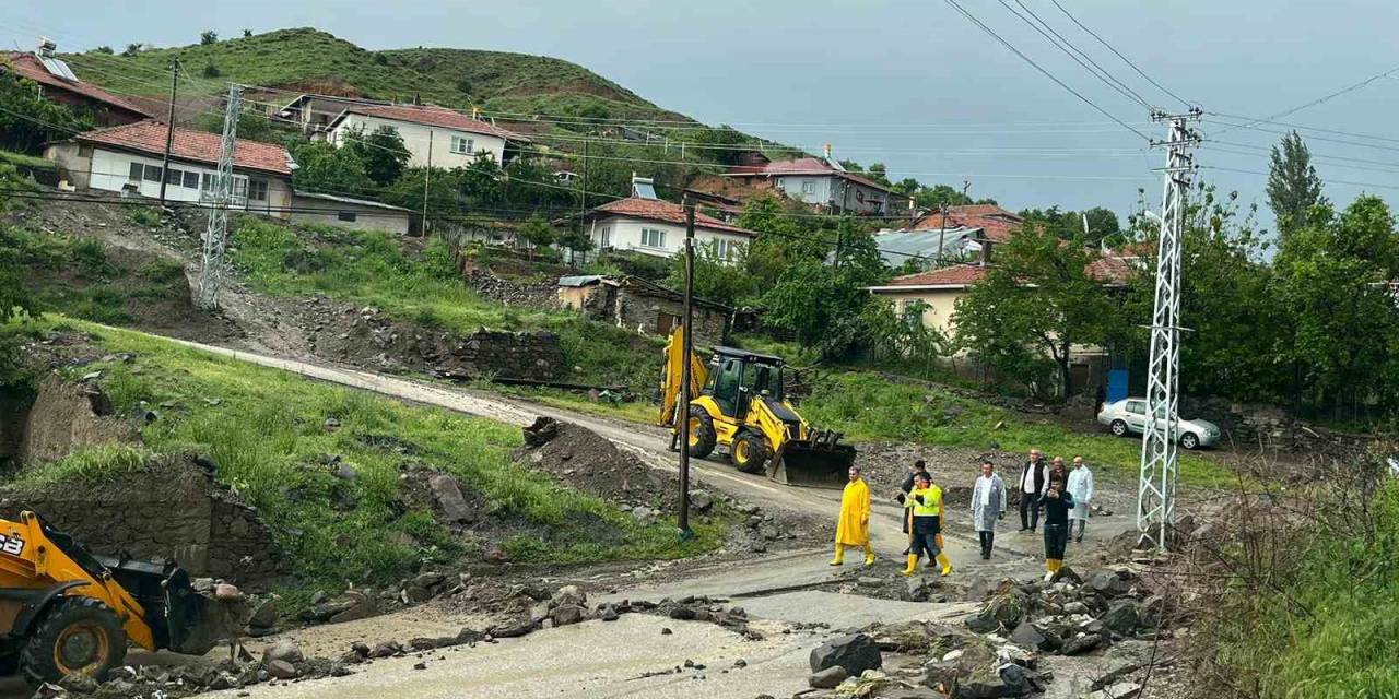 Gölbaşı Belediye Başkanı Şimşek, Selden Etkilenen Yaylabağ Mahallesi’nde İncelemelerde Bulundu