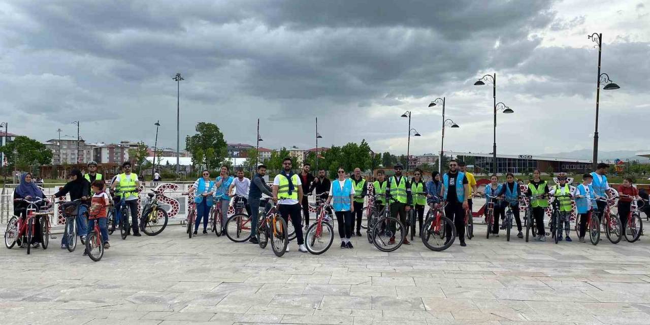 Çocuk İşçiler İçin Pedal Çevirdiler