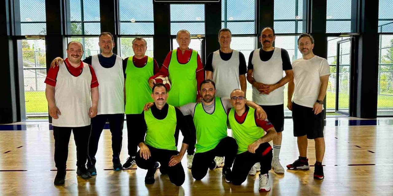 Cumhurbaşkanı Erdoğan,  Ekibiyle Basketbol Maçı Yaptı